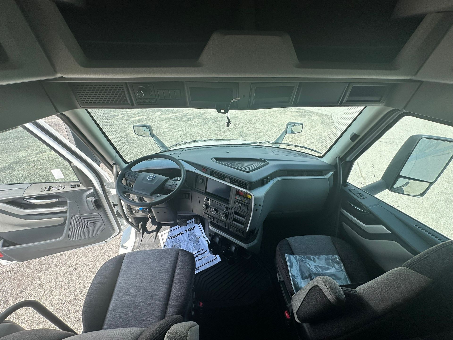 2026 Volvo - image 10