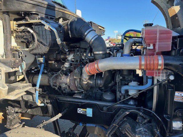2025 Kenworth T880 - image 9