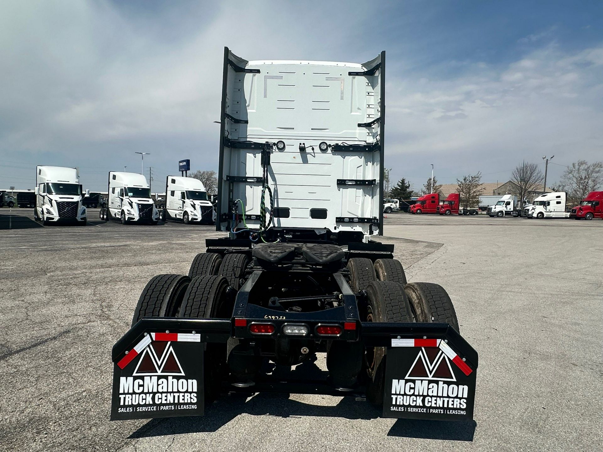 2026 Volvo - image 6