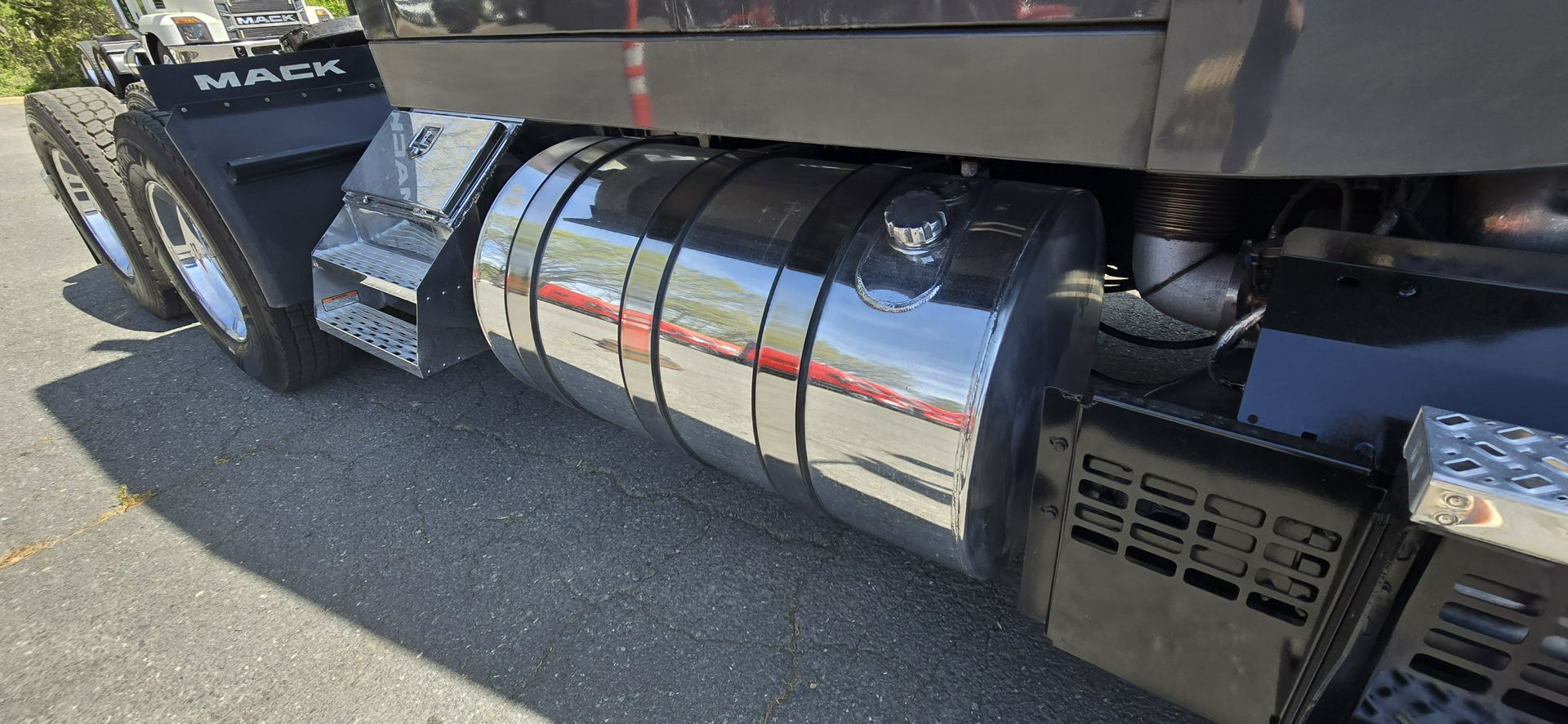 2020 Mack Anthem - image 11