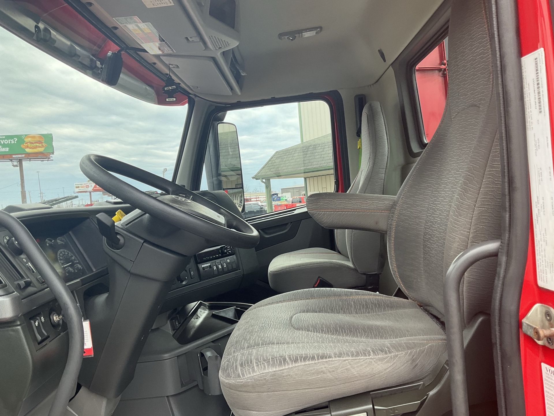 2021 Volvo - image 12