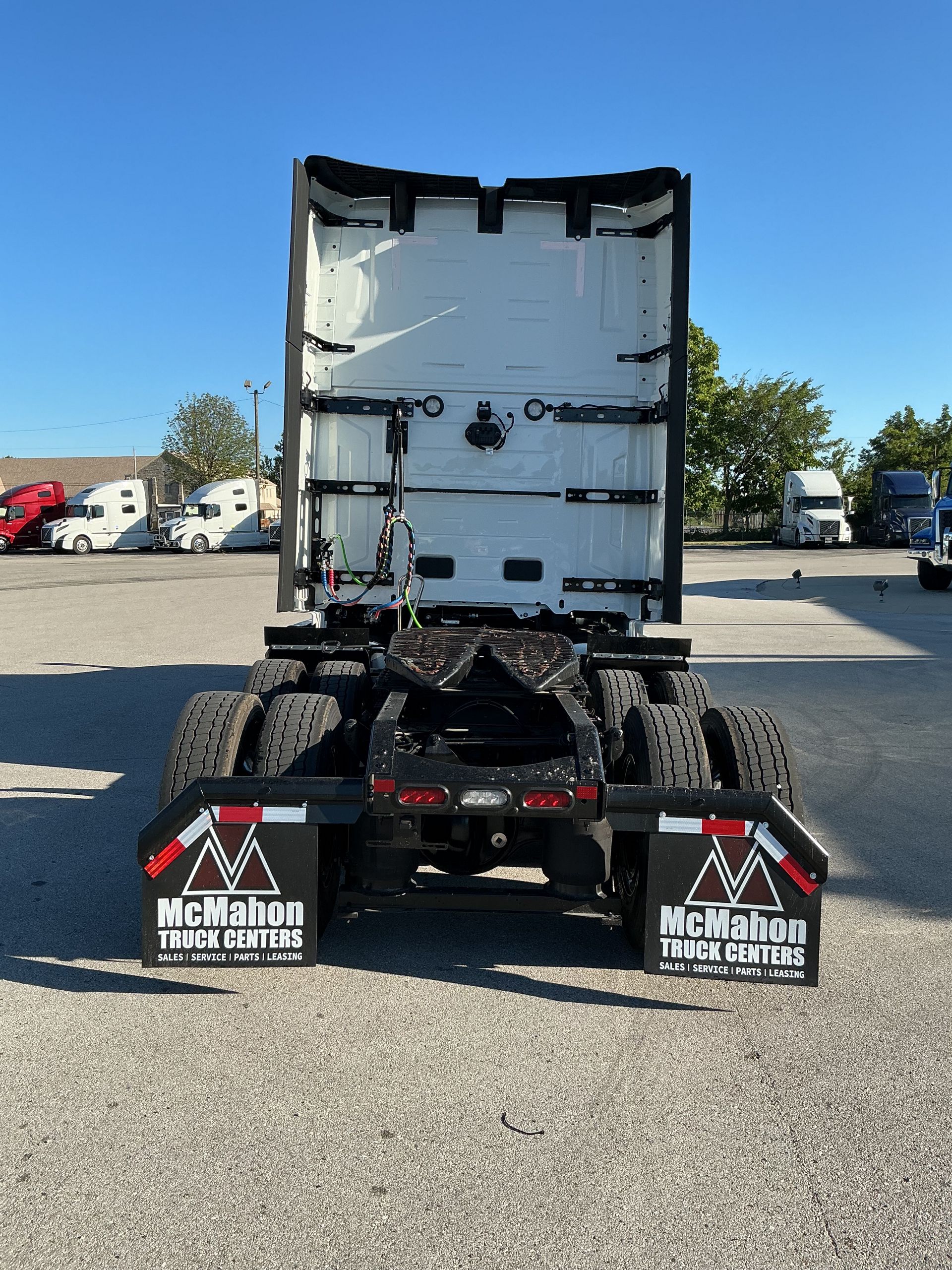 2026 Volvo - image 6