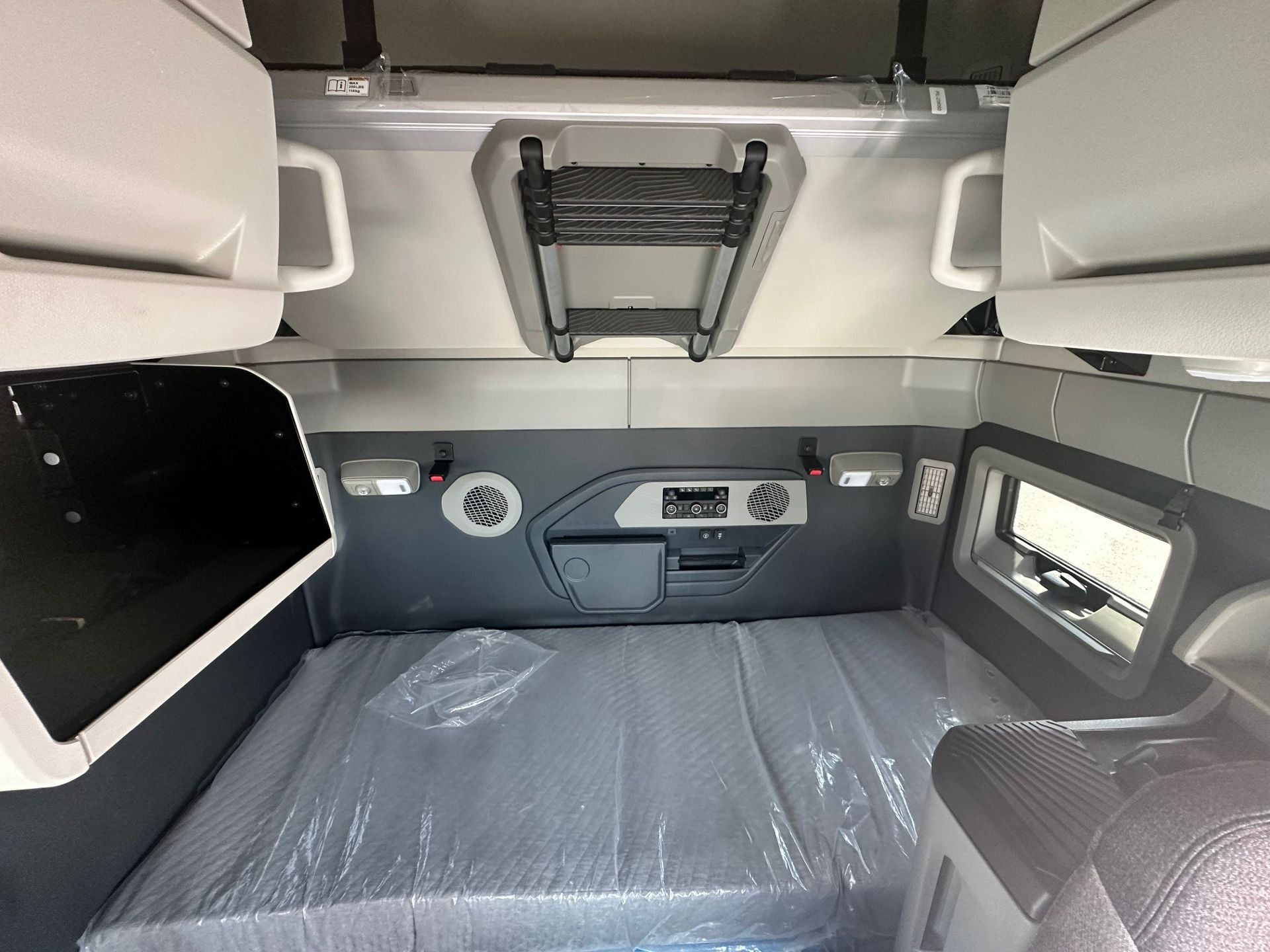 2026 Volvo - image 11