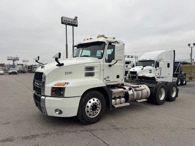 2021 Mack AN64T M742