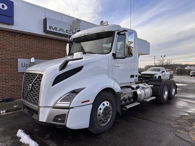 2021 Volvo VNL64T300