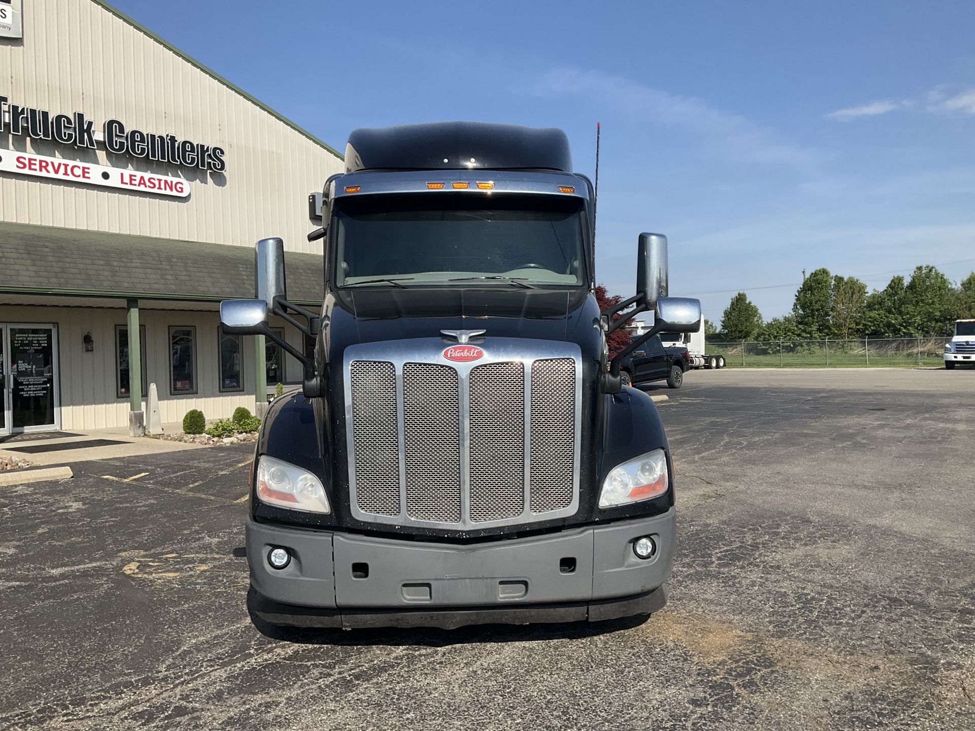2019 Peterbilt 579 - image 2