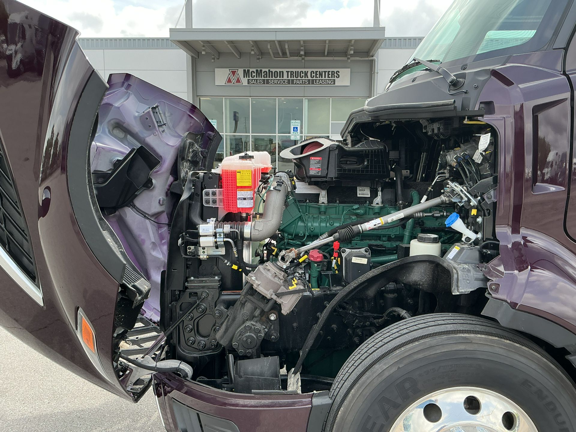 2025 Volvo - image 9