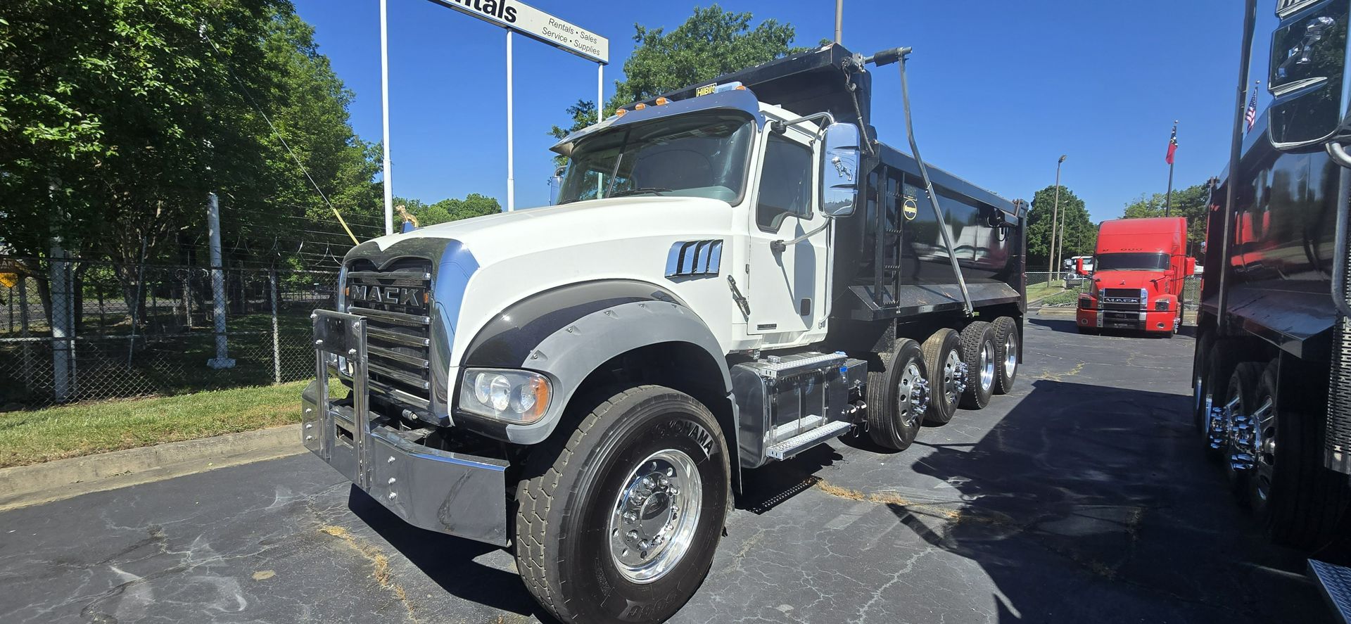 2024 Mack GR64F M359