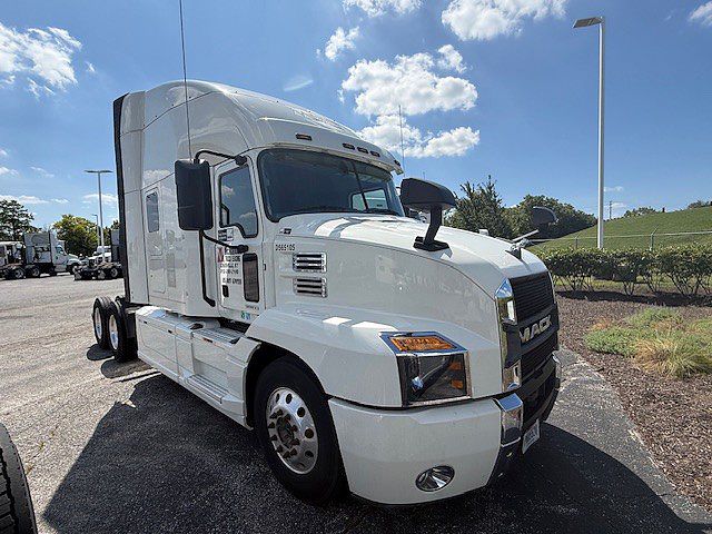 2022 Mack Anthem in Indianapolis, IN — photo 4