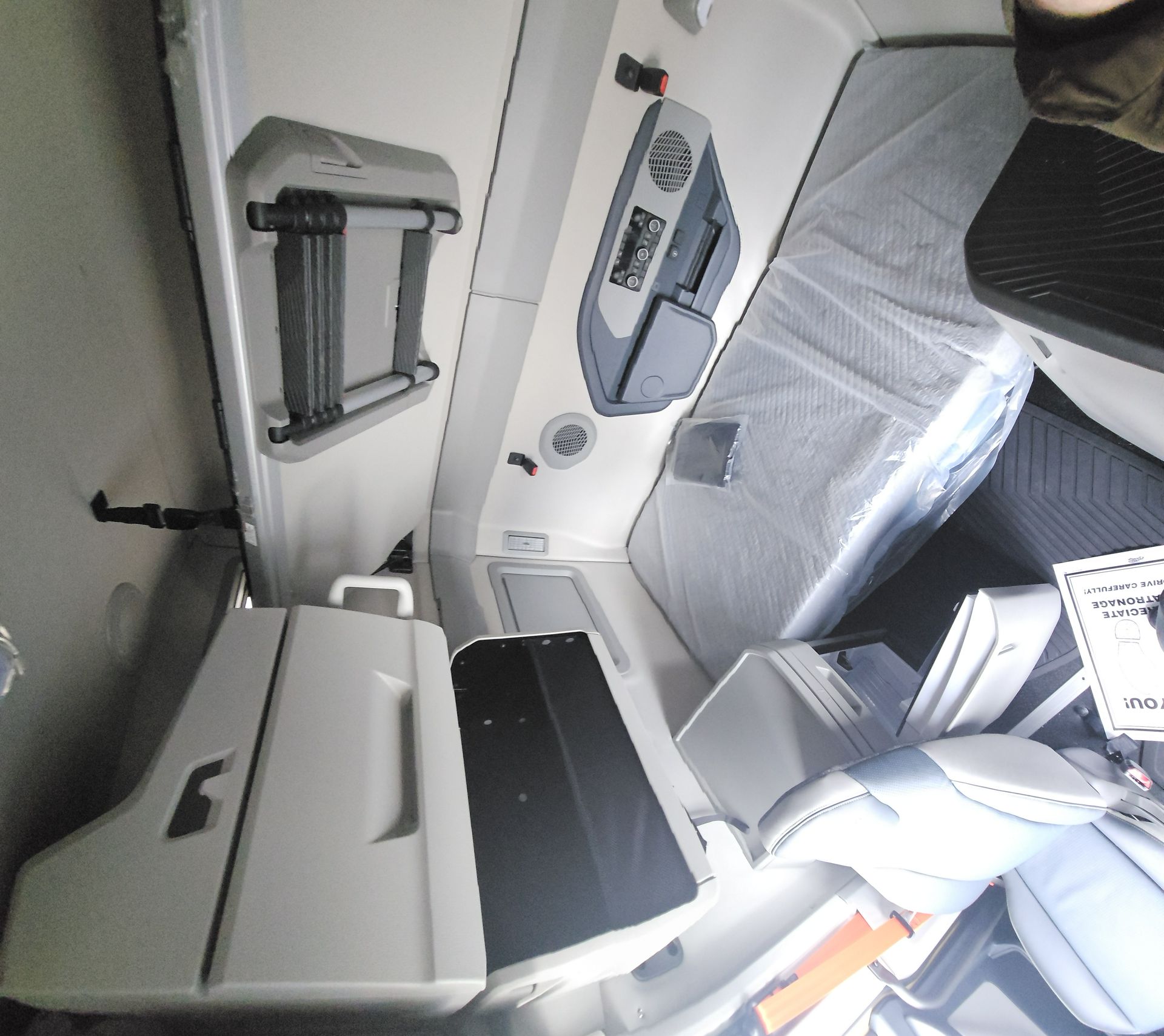 2026 Volvo - image 13