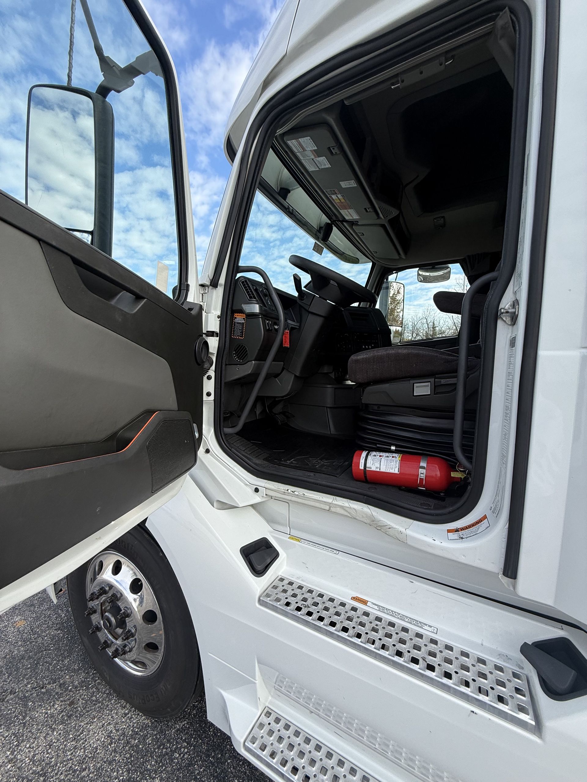 2024 Volvo - image 14