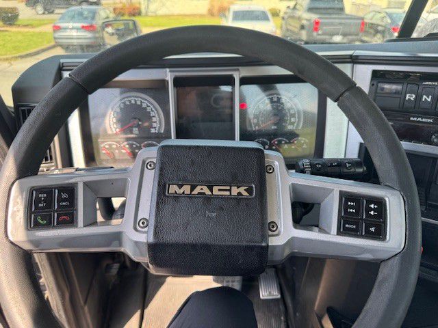 2020 Mack - image 8