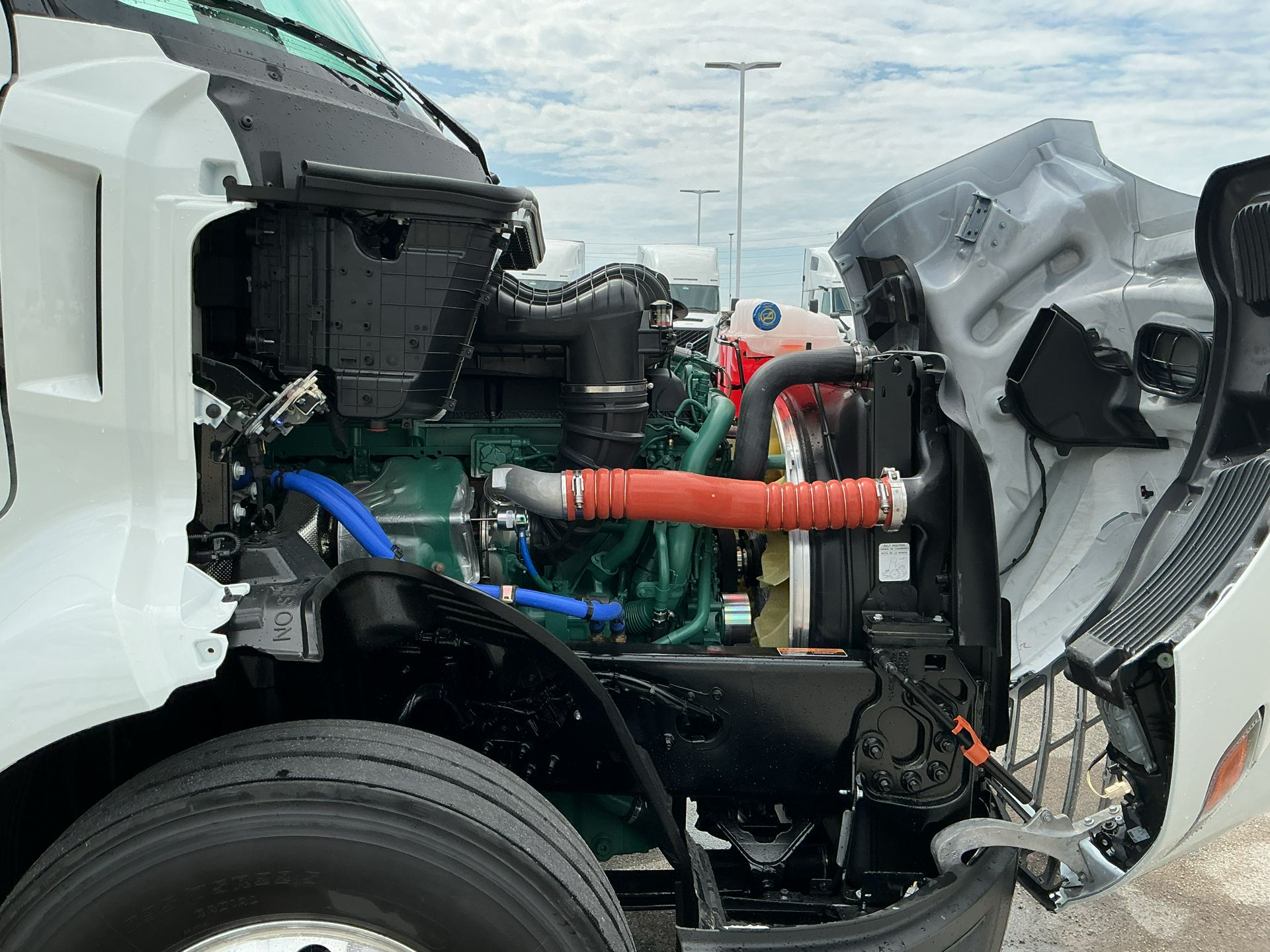 2026 Volvo - image 19