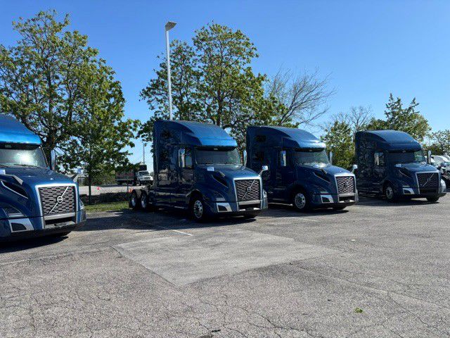 2023 Volvo VNL64T760