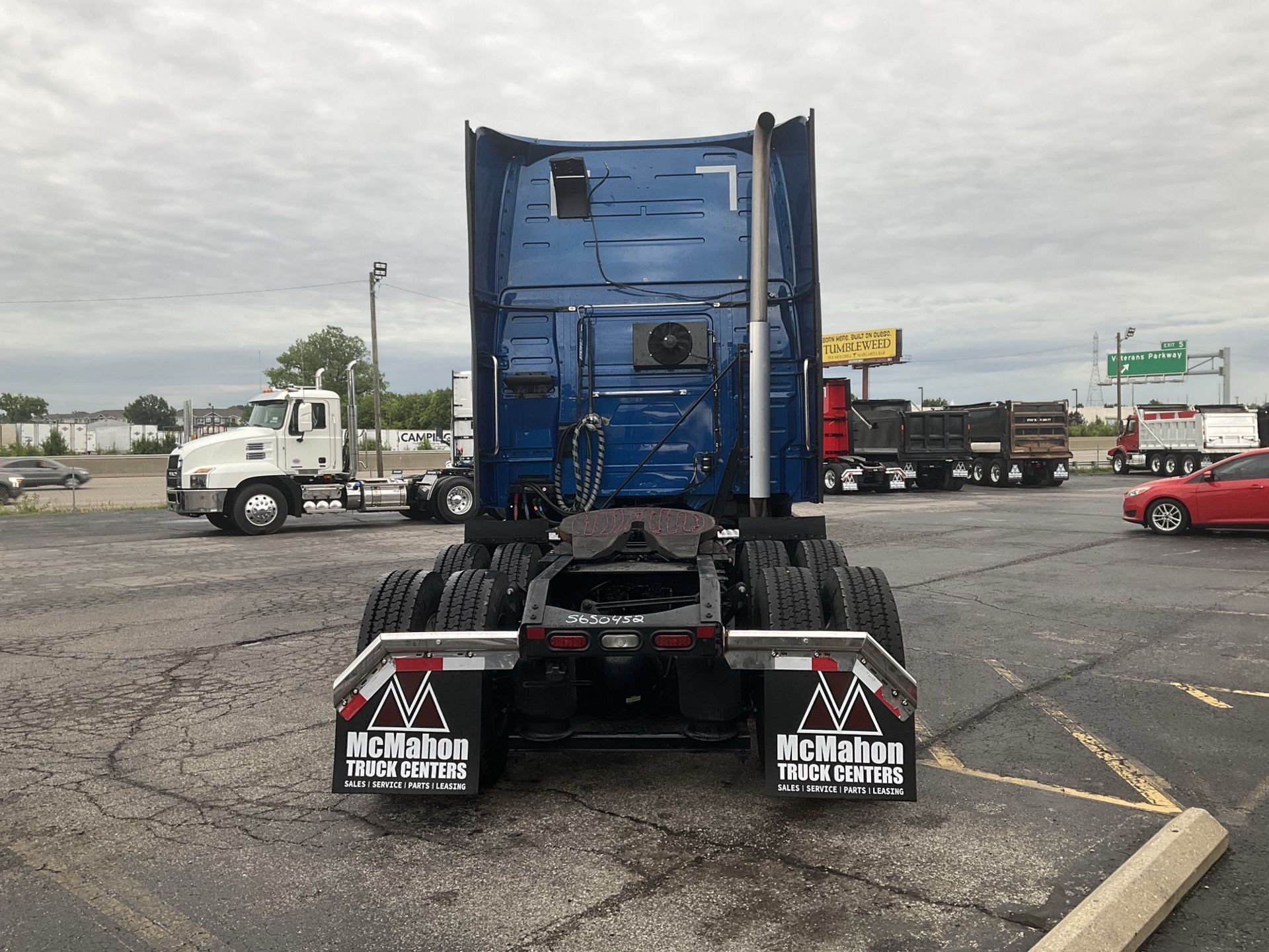 2022 Volvo VNL 860 in Indianapolis, IN — photo 6