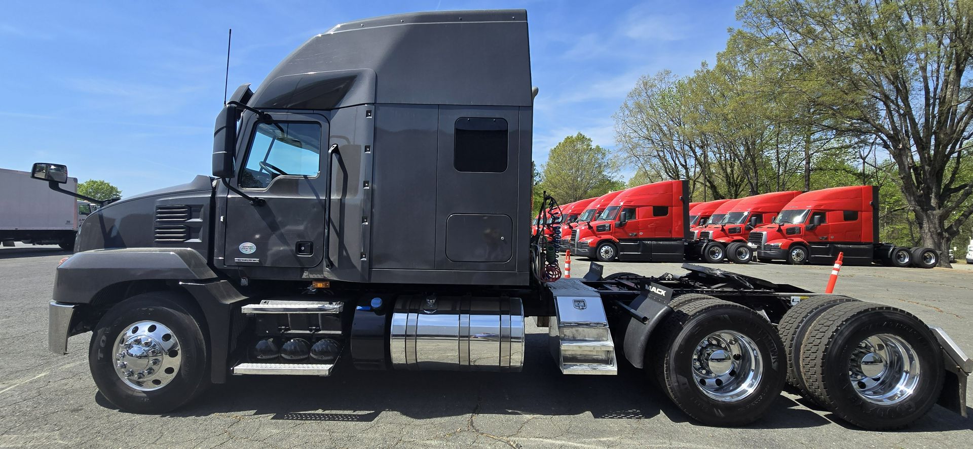 2020 Mack Anthem - image 7