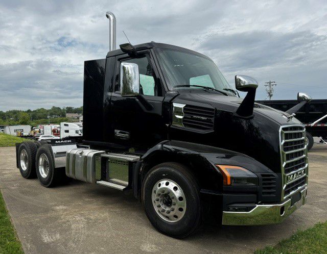 2027 Mack Anthem - image 3