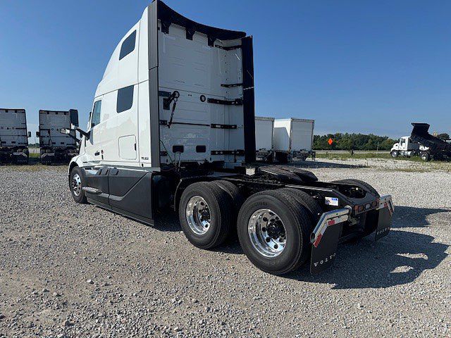 2027 Volvo VNL 860 in London, OH — photo 2