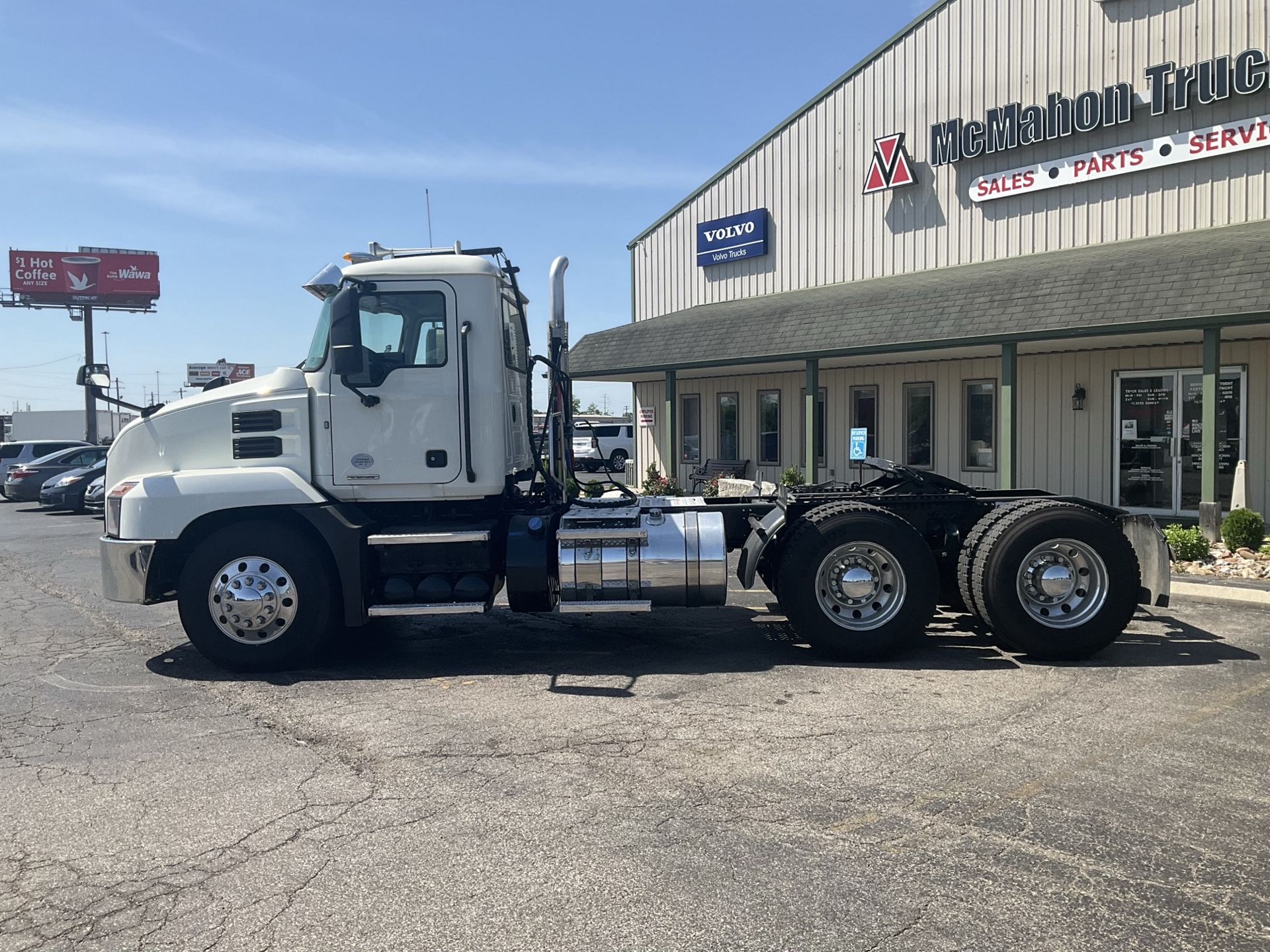 2019 Mack Anthem - image 8