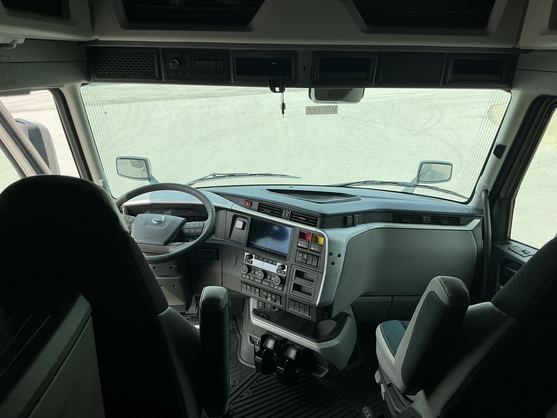 2026 Volvo - image 20