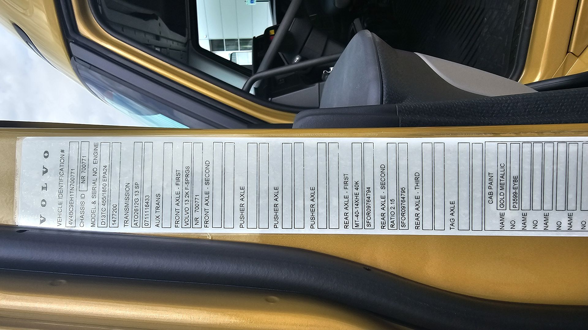 2026 Volvo - image 10