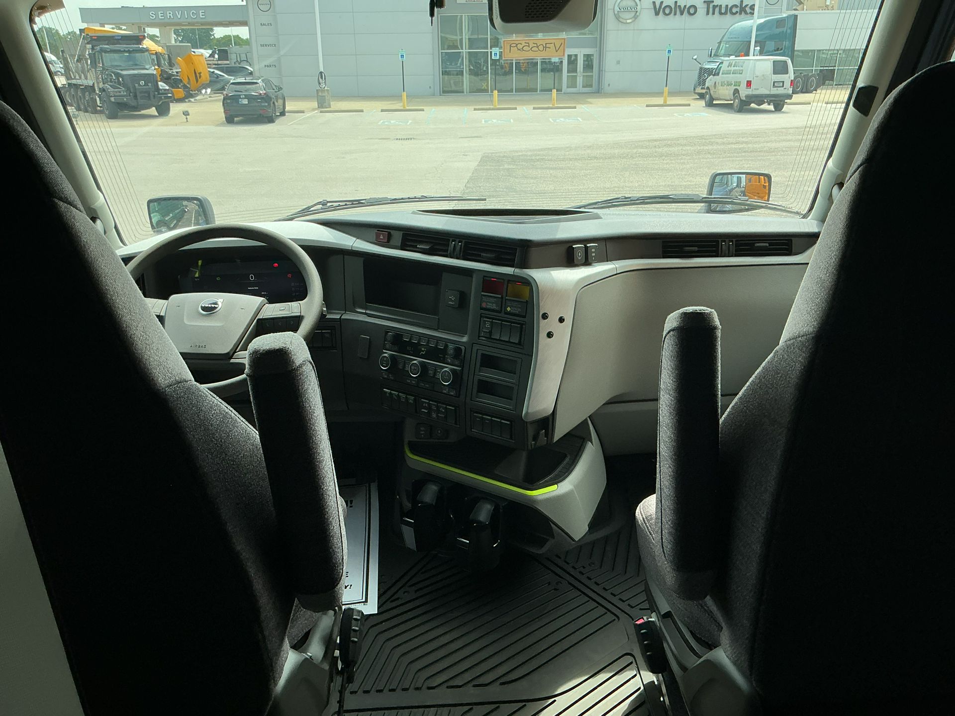 2026 Volvo - image 13