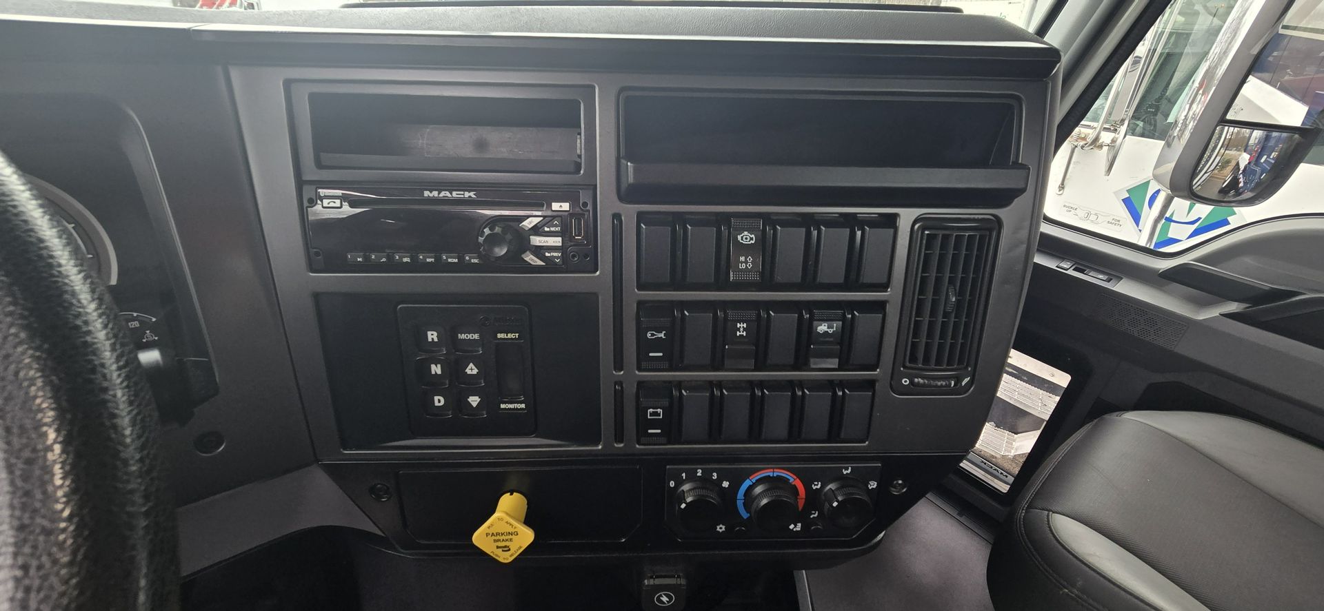 2021 Mack - image 21