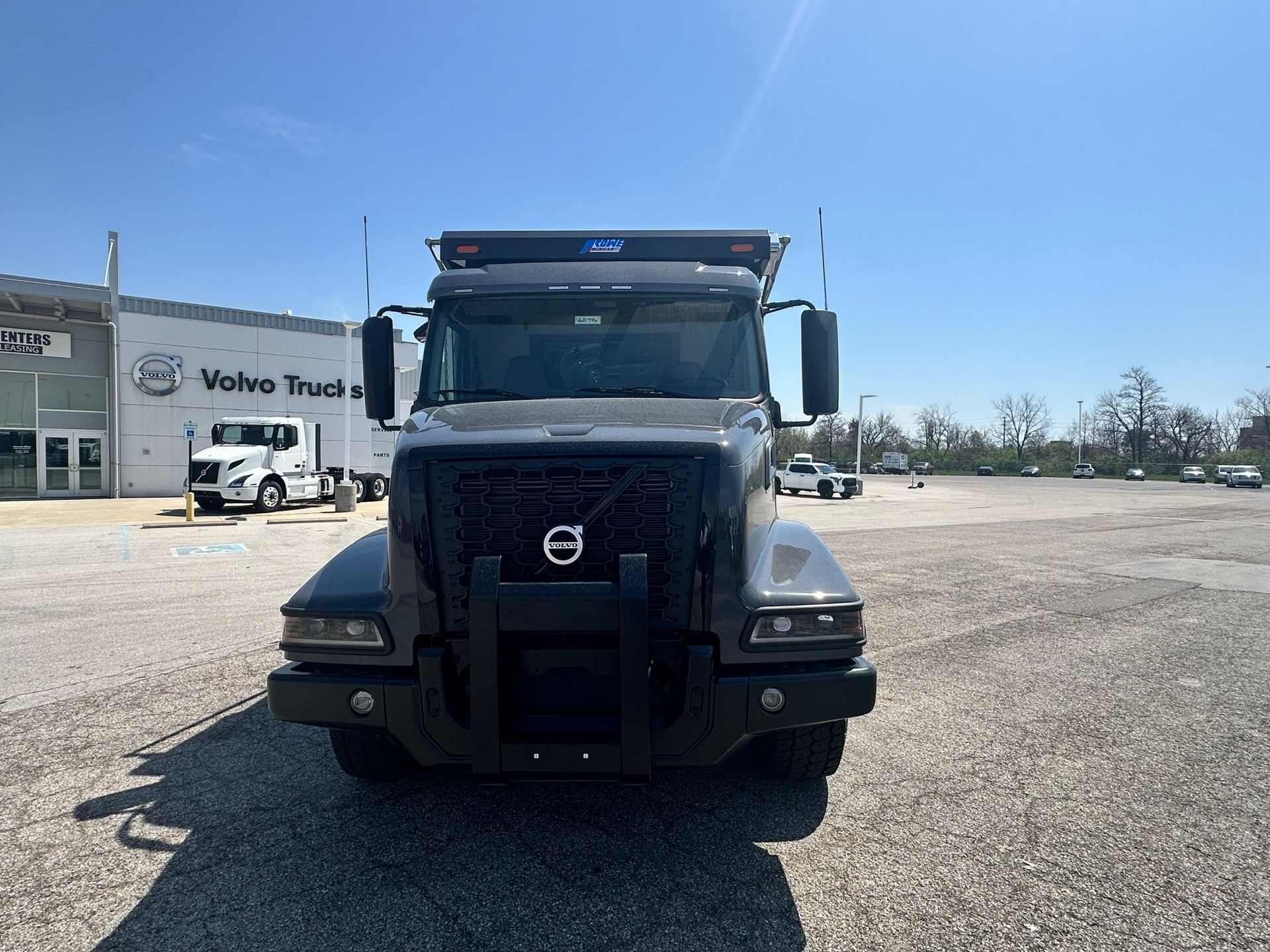 2025 Volvo - image 2