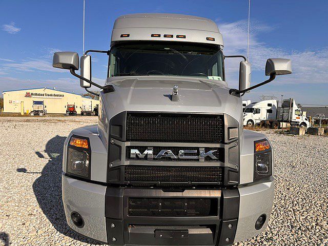 2024 Mack Anthem in London, OH — photo 2
