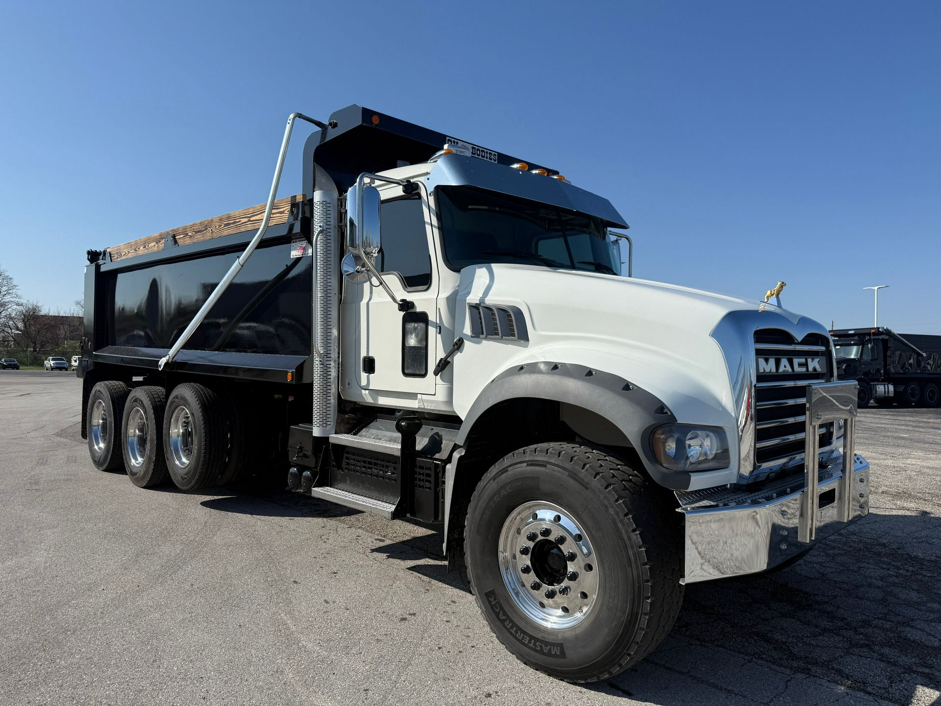 2022 Mack GR64F M359