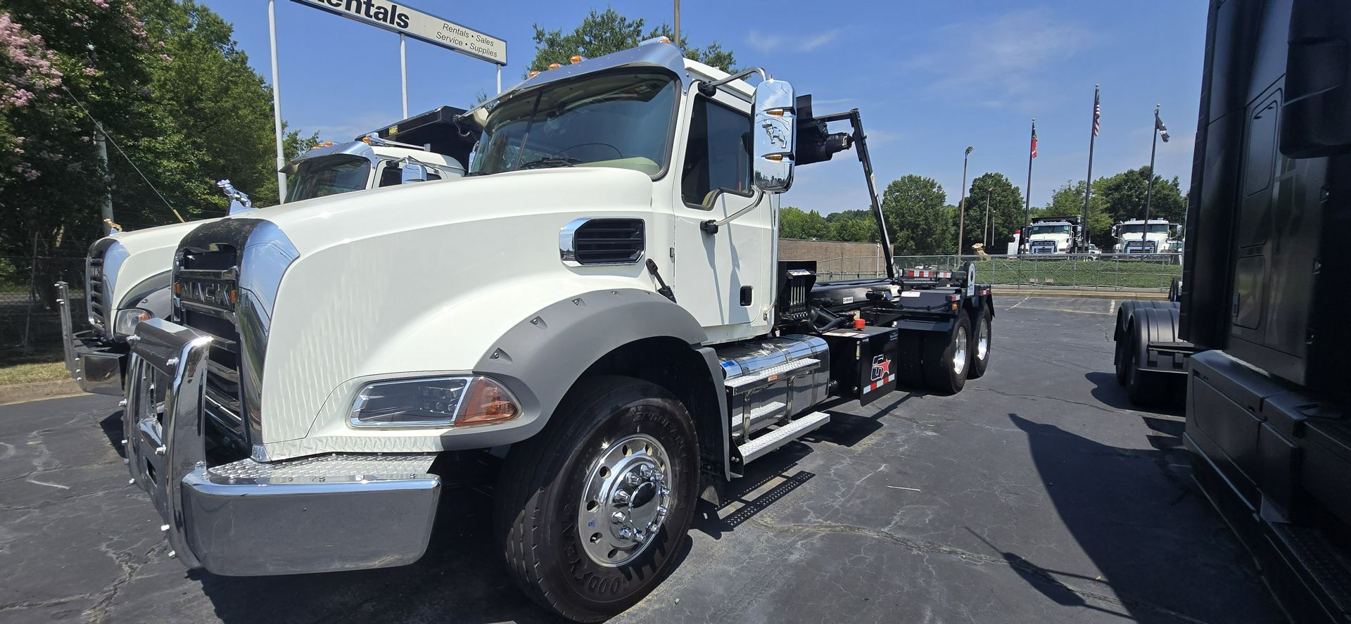 2025 Mack GR64B