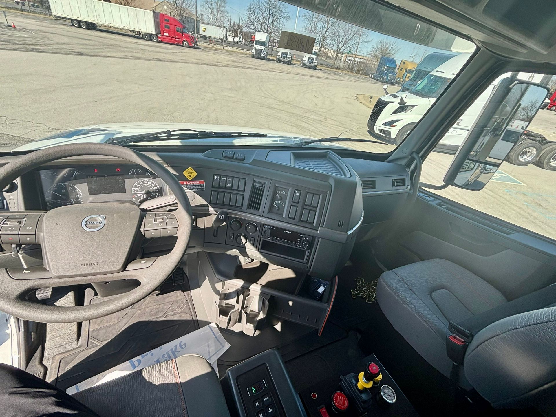 2025 Volvo - image 12