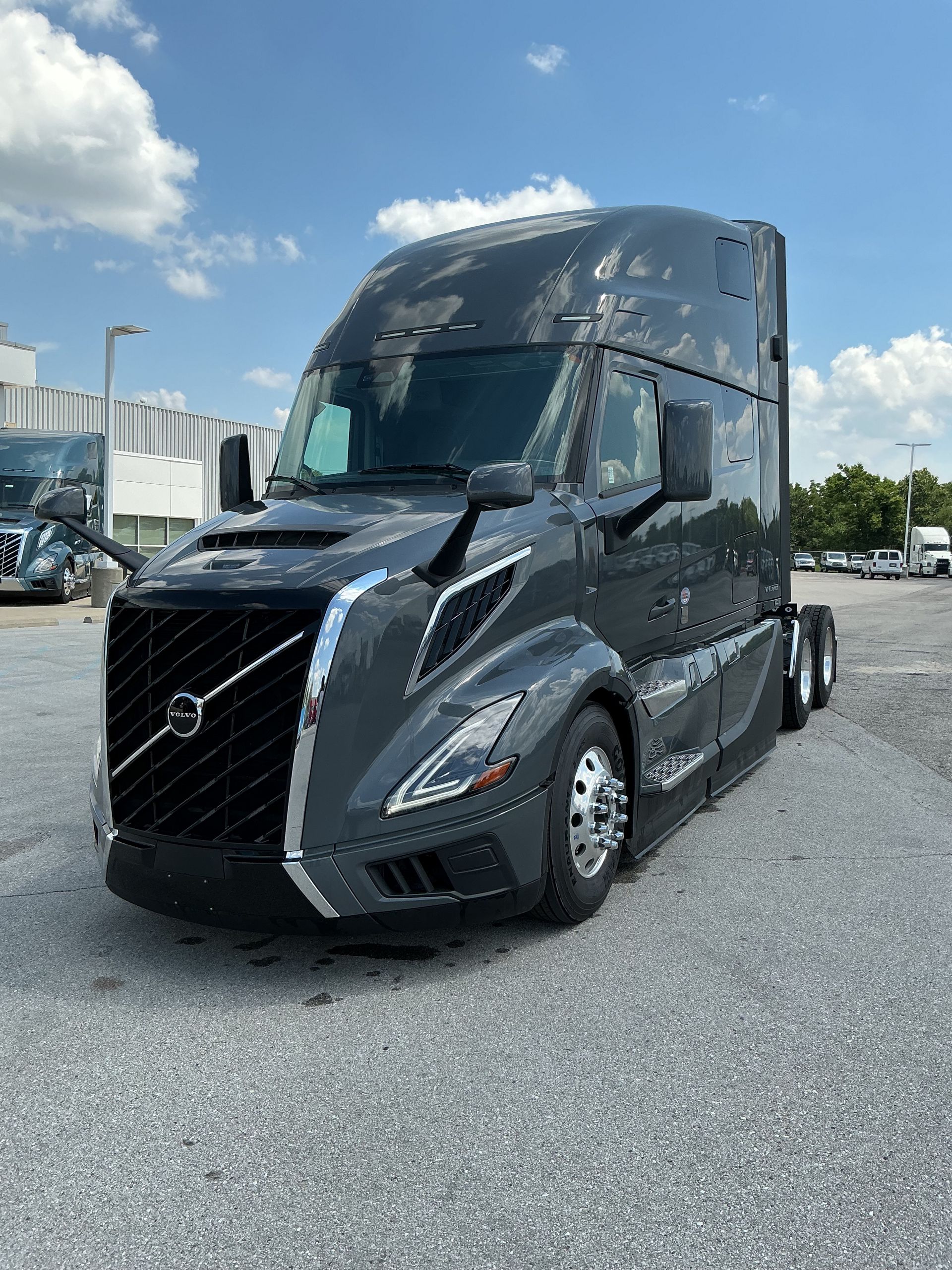 2025 Volvo VNL64T860