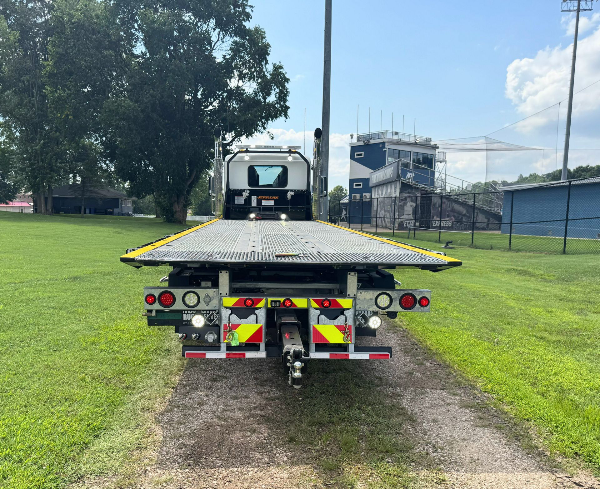 2025 Peterbilt 567 - image 2