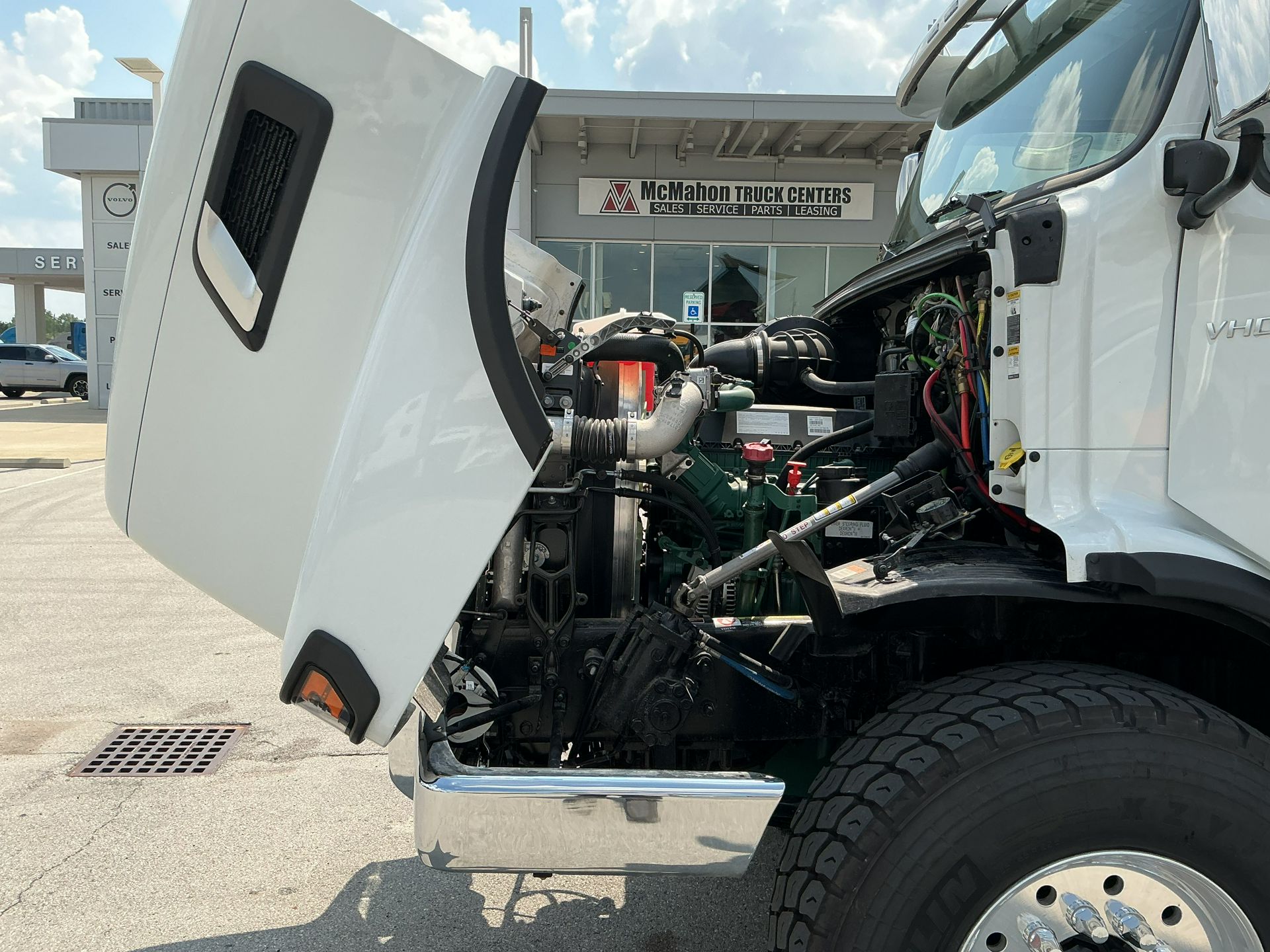 2026 Volvo - image 9