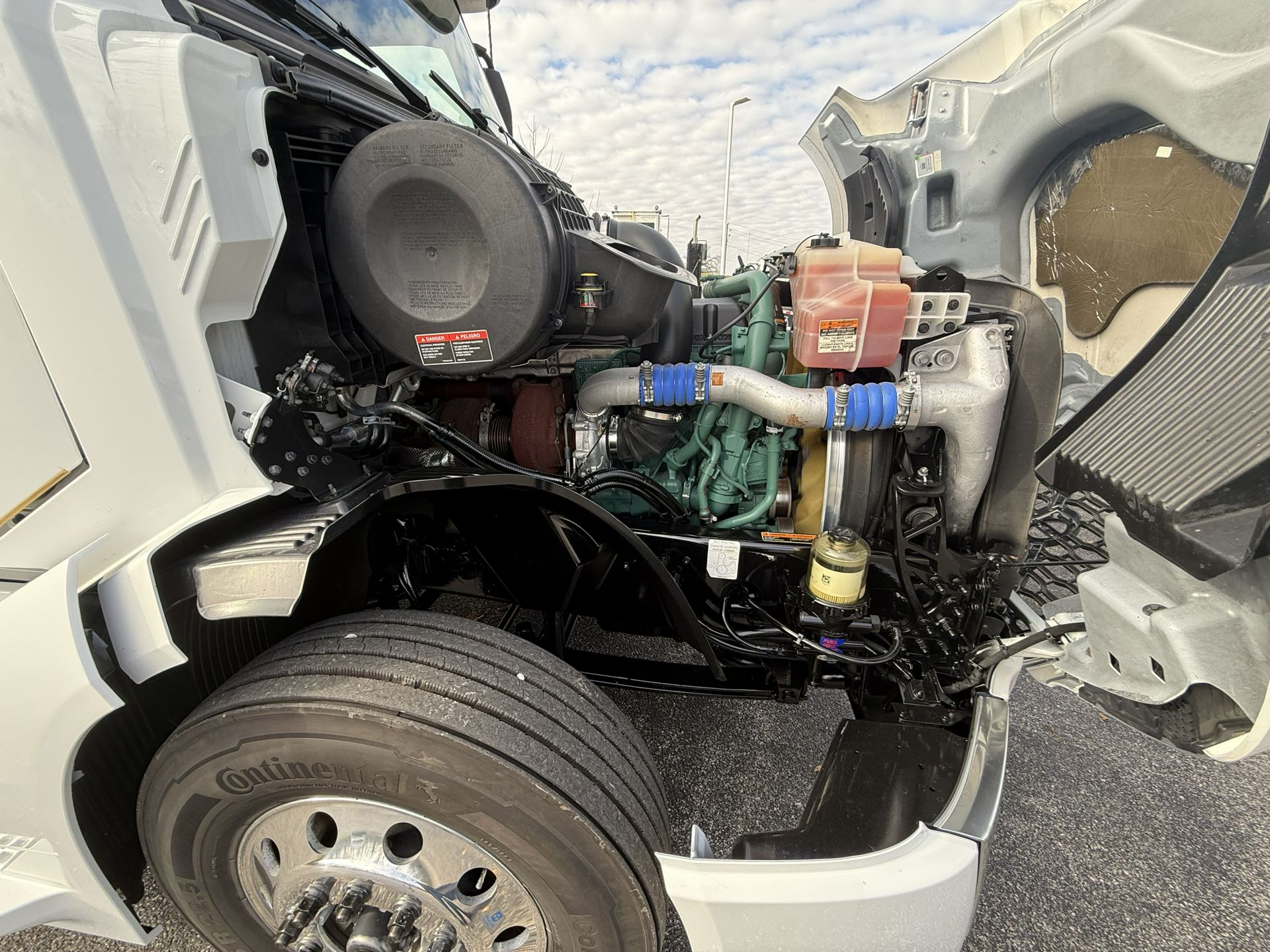 2024 Volvo - image 13