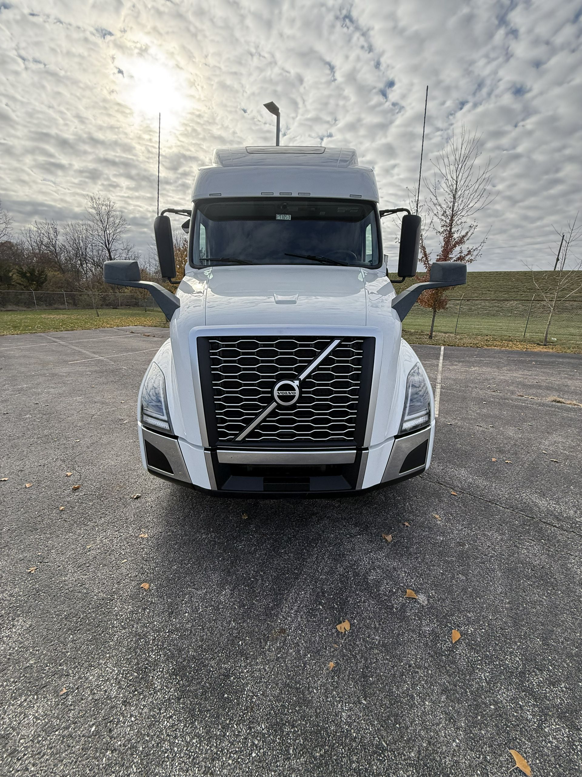 2024 Volvo - image 2