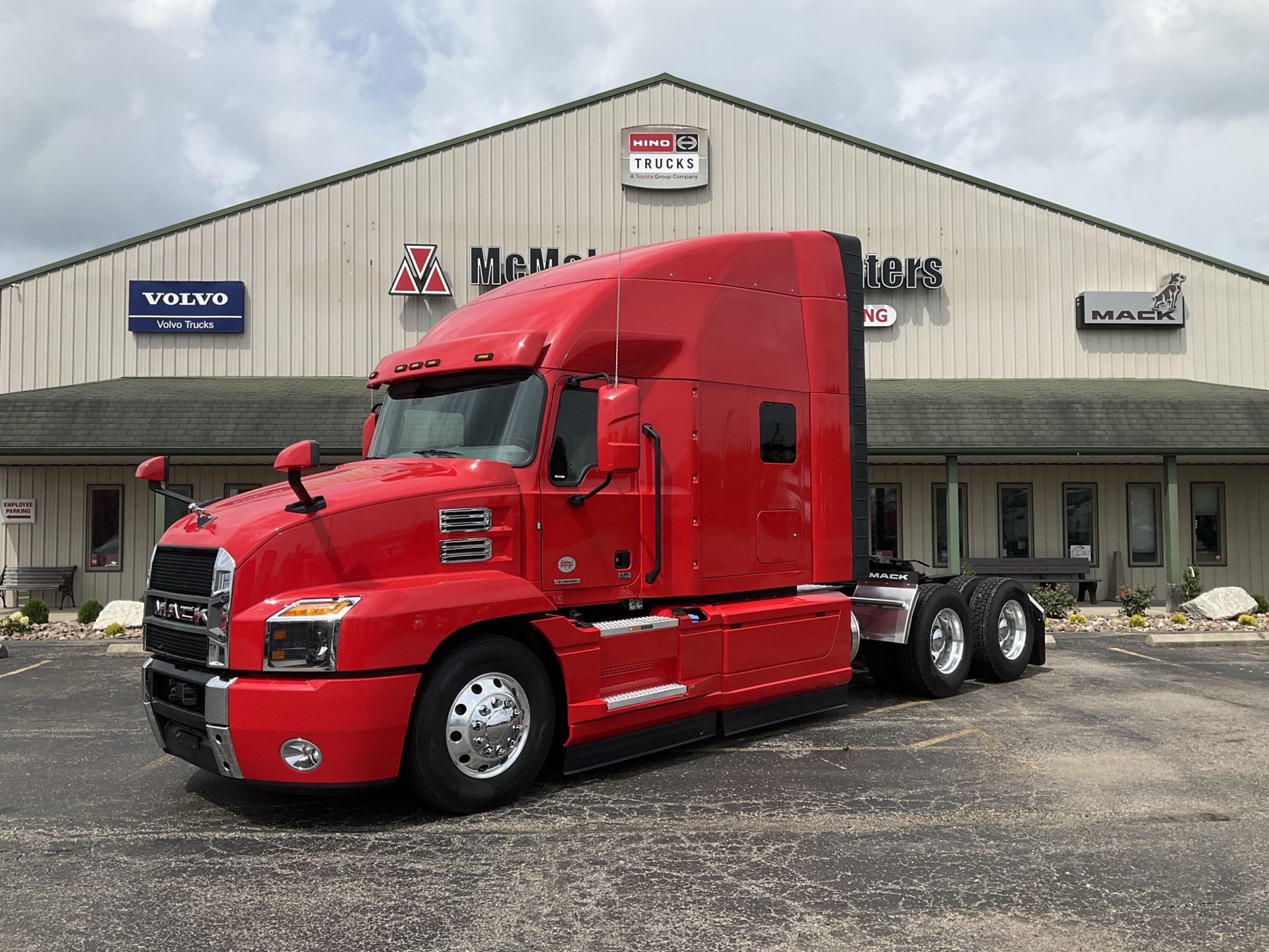 2025 Mack AN64T M742