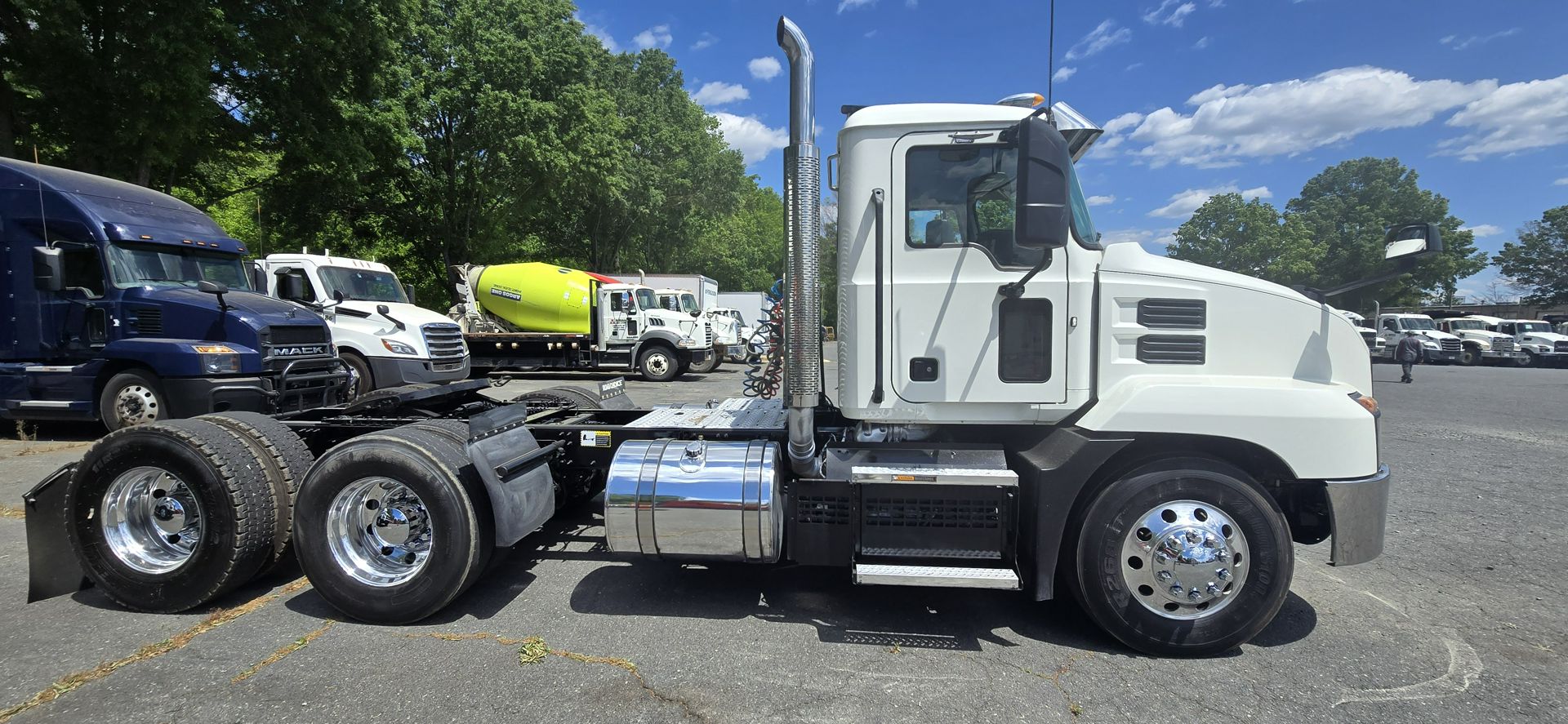 2020 Mack Anthem - image 3