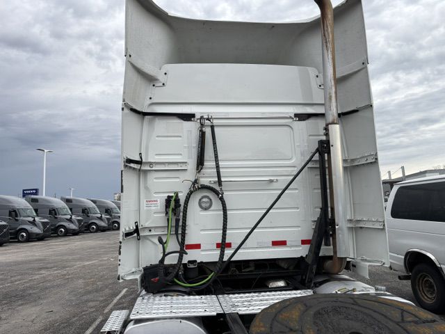2020 Volvo VNR 660 in Indianapolis, IN — photo 5