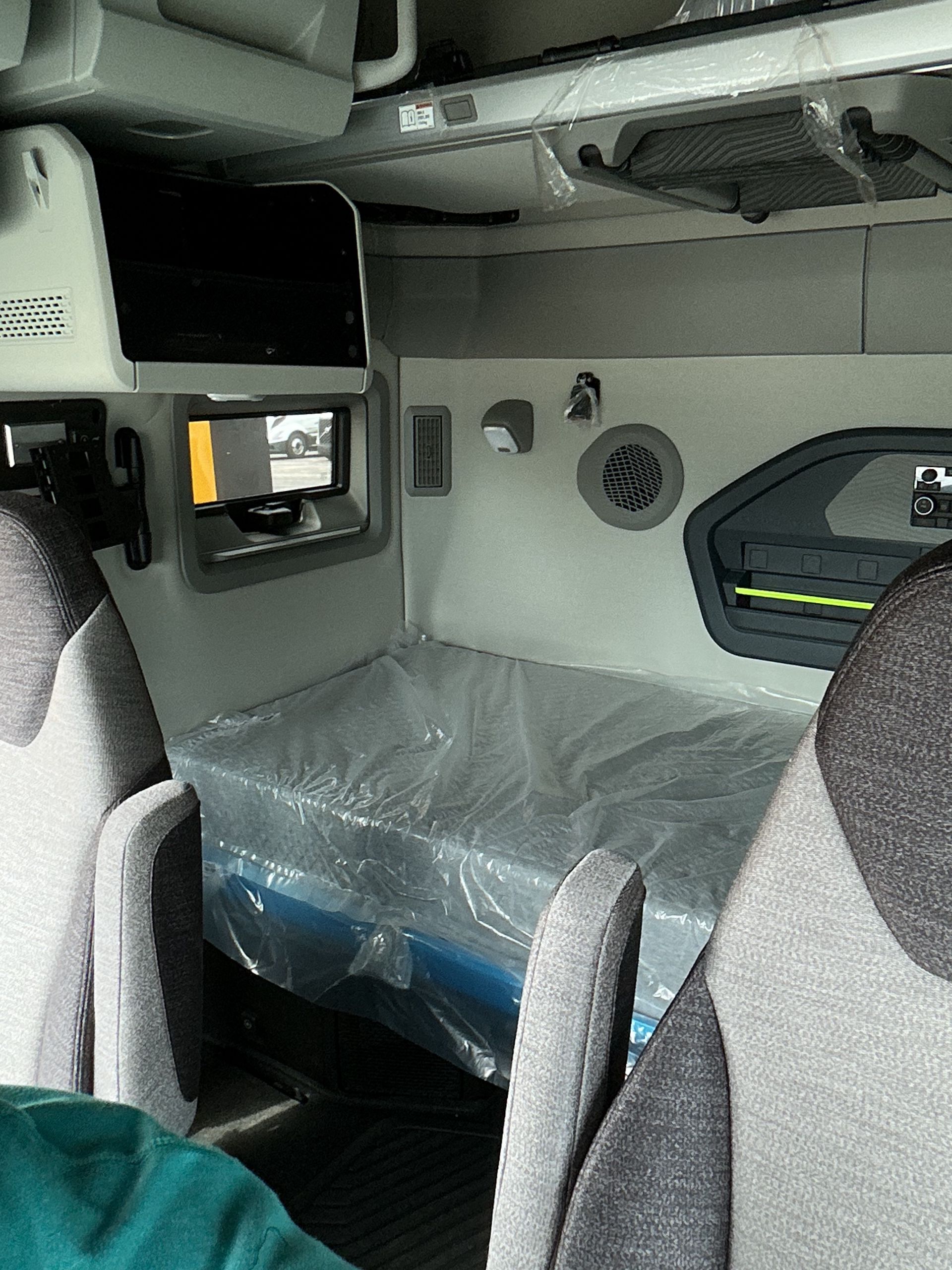 2026 Volvo - image 19