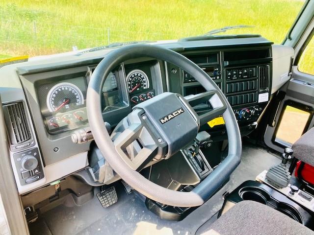 2022 Mack MD742