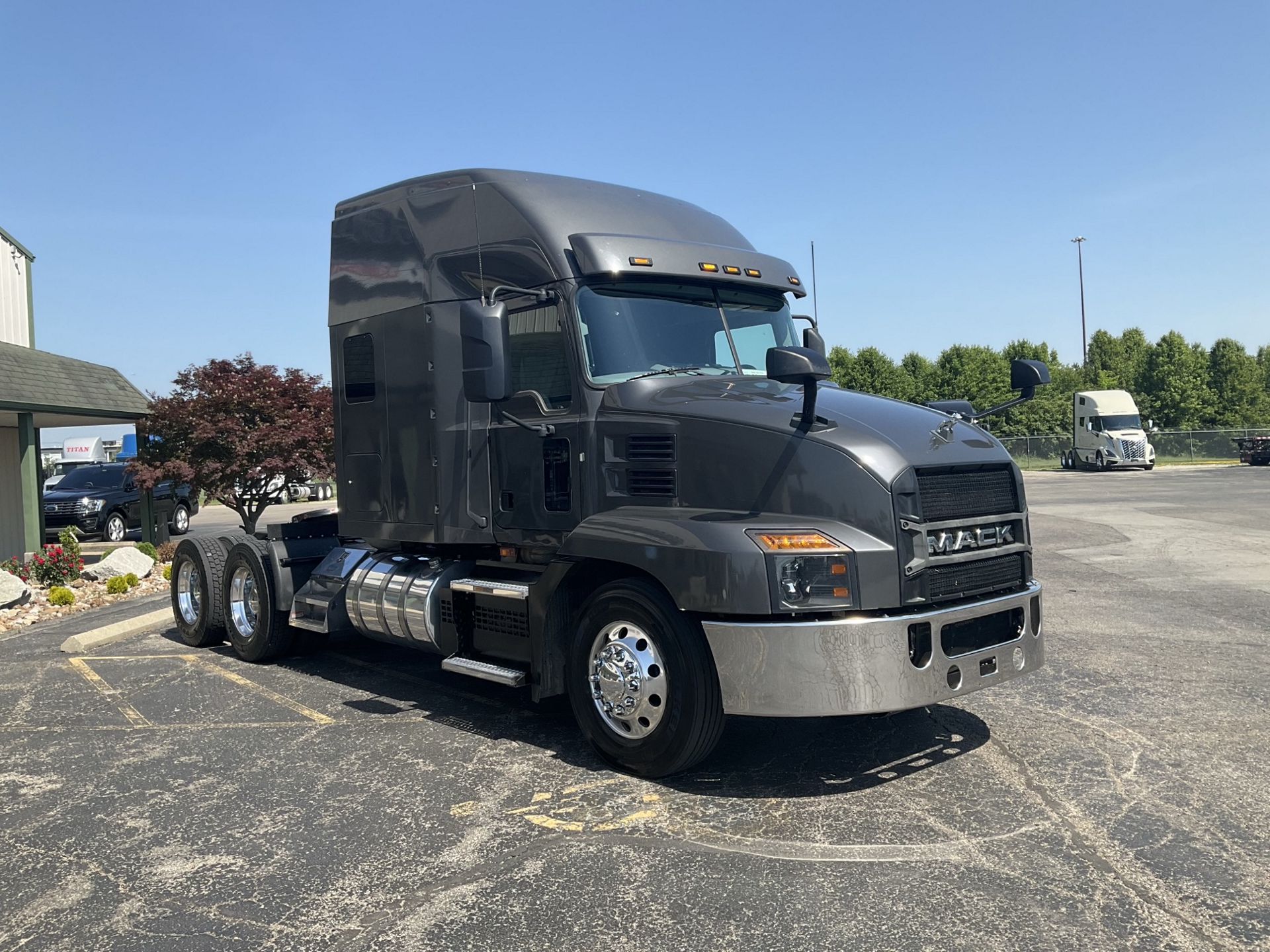 2020 Mack Anthem in Clarksville, IN — photo 3