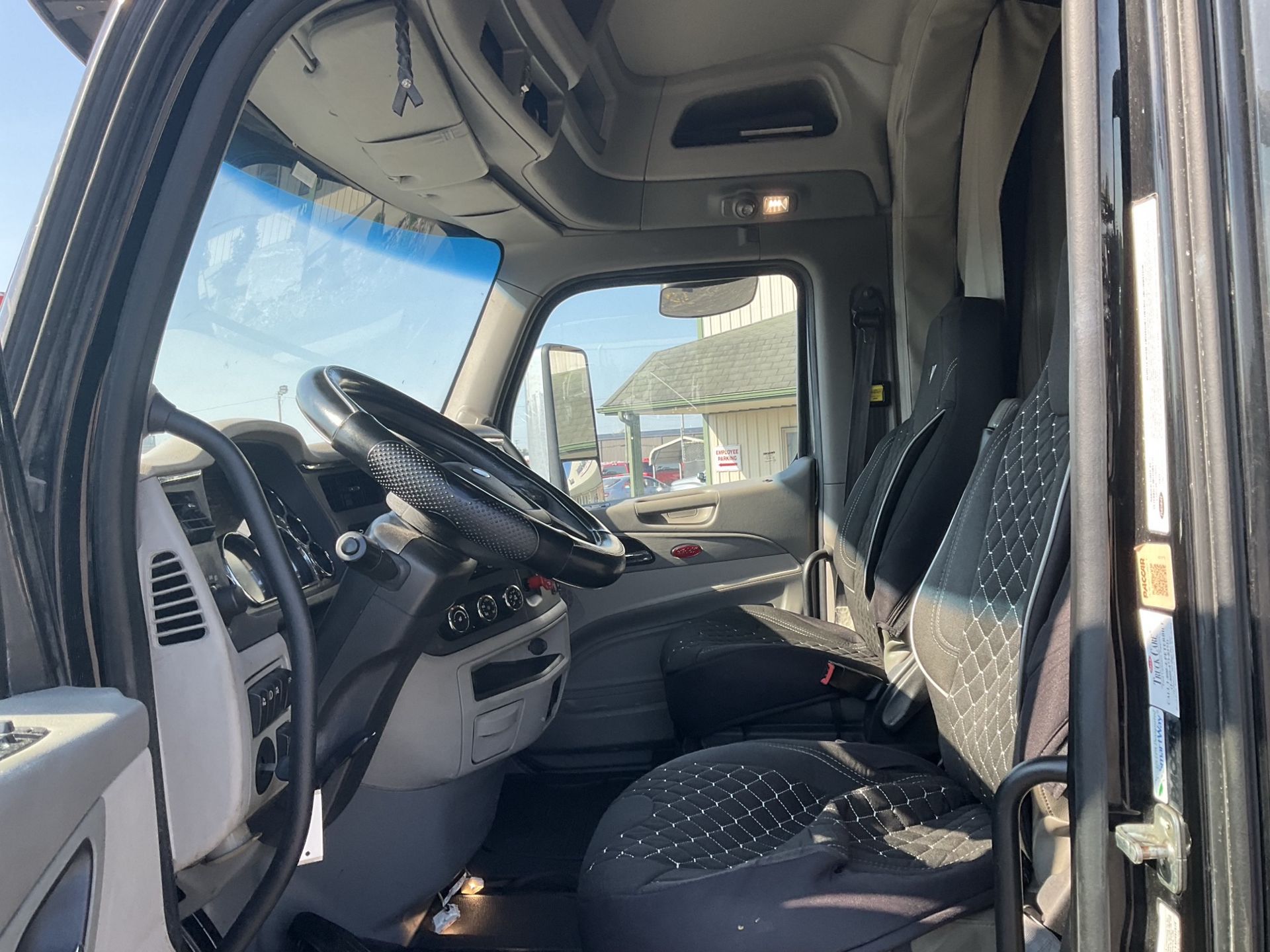 2019 Peterbilt 579 - image 12