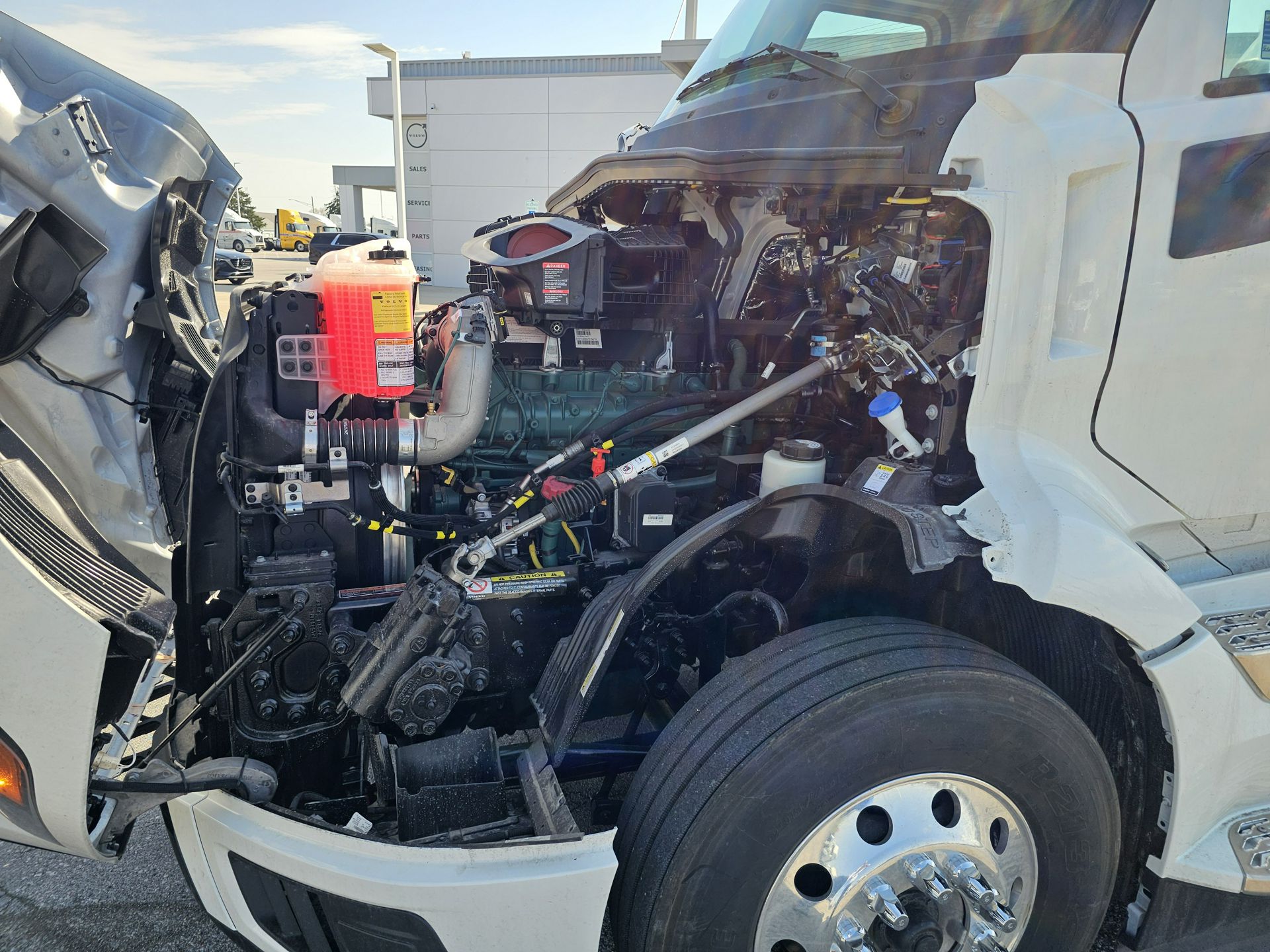 2025 Volvo - image 8