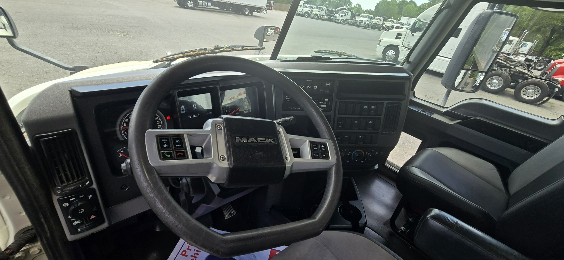 2020 Mack Anthem - image 17