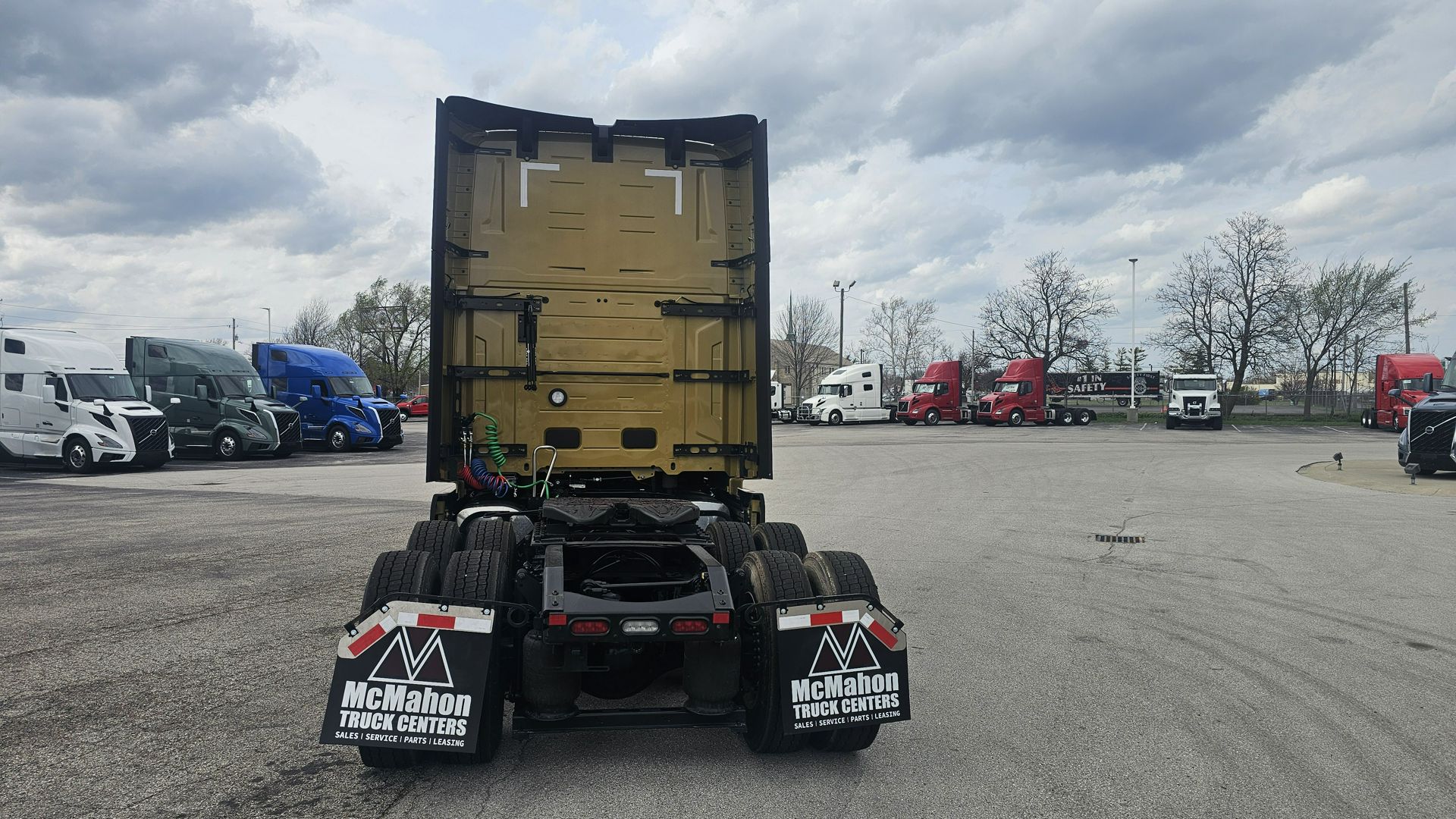 2026 Volvo - image 6