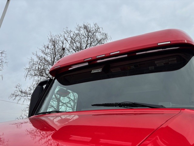 2024 Volvo - image 4