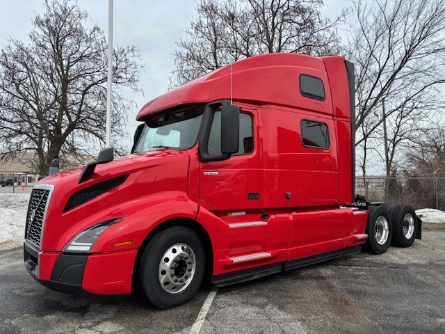 2024 Volvo - image 5