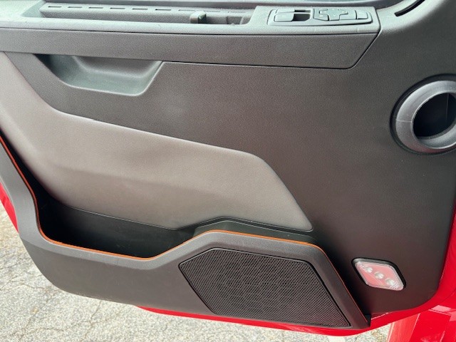 2024 Volvo - image 7